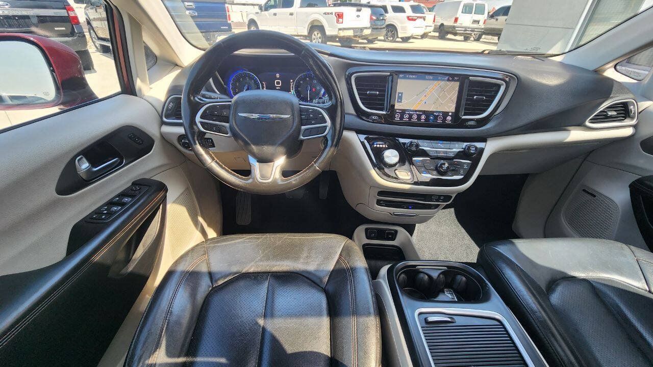 Used 2020 Chrysler Pacifica Touring-L Plus w/ Tire & Wheel Group FWD image 12