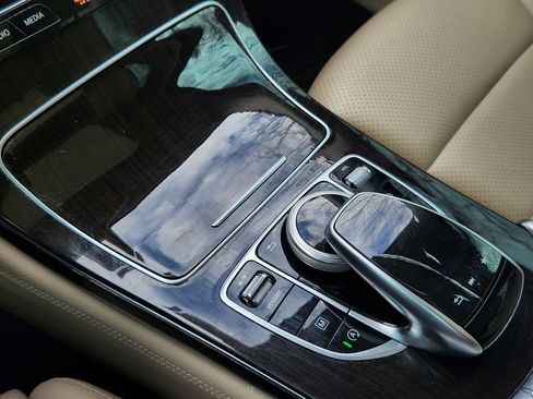 Certified 2018 Mercedes-Benz GLC 300 4MATIC image 18