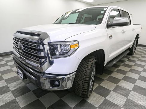 Used 2020 Toyota Tundra 4x4 CrewMax image 4