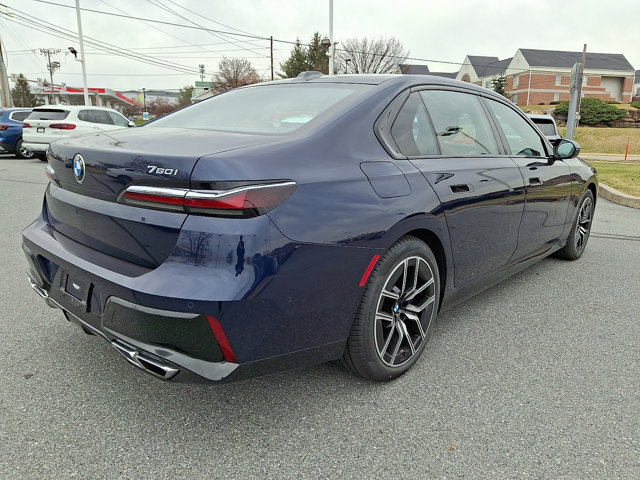 Certified 2023 BMW 760i xDrive AWD/4WD image 7