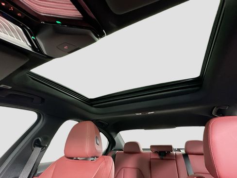 New 2026 BMW 330i Sedan w/ M Sport Package image 22