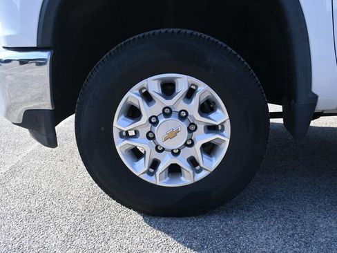 Used 2022 Chevrolet Silverado 2500 LT w/ Convenience Package image 8