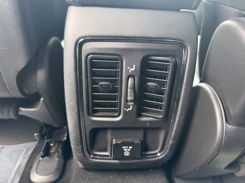 Used 2019 Jeep Grand Cherokee Altitude RWD image 14