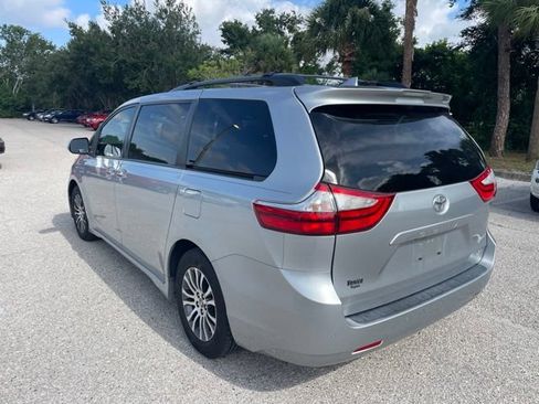 Used 2019 Toyota Sienna XLE Premium FWD image 4