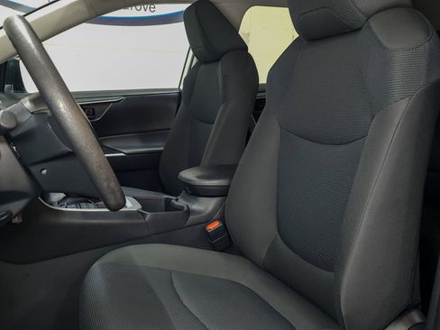 Used 2023 Toyota RAV4 LE image 33