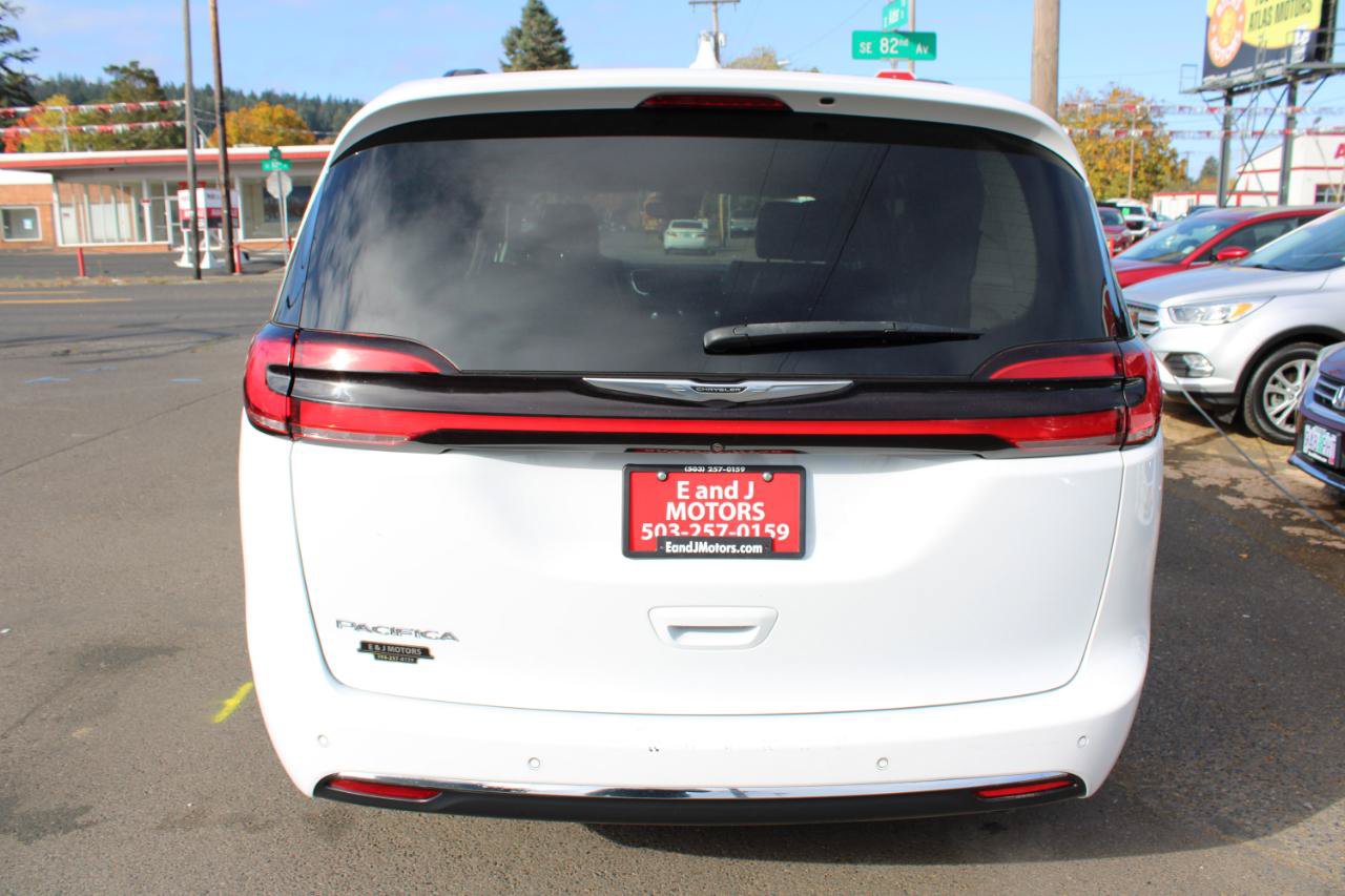 Used 2022 Chrysler Pacifica Touring-L FWD image 6