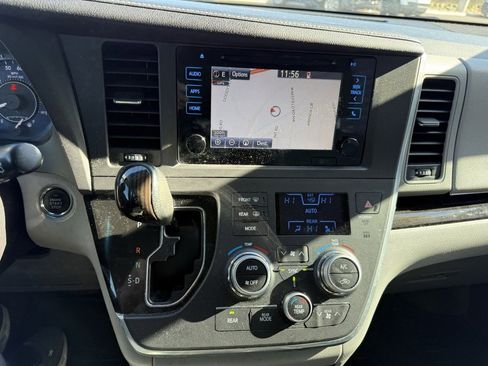 Used 2015 Toyota Sienna XLE image 23