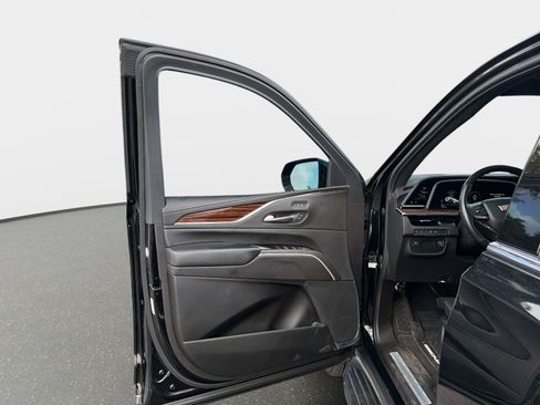 Used 2021 Cadillac Escalade ESV Luxury image 39