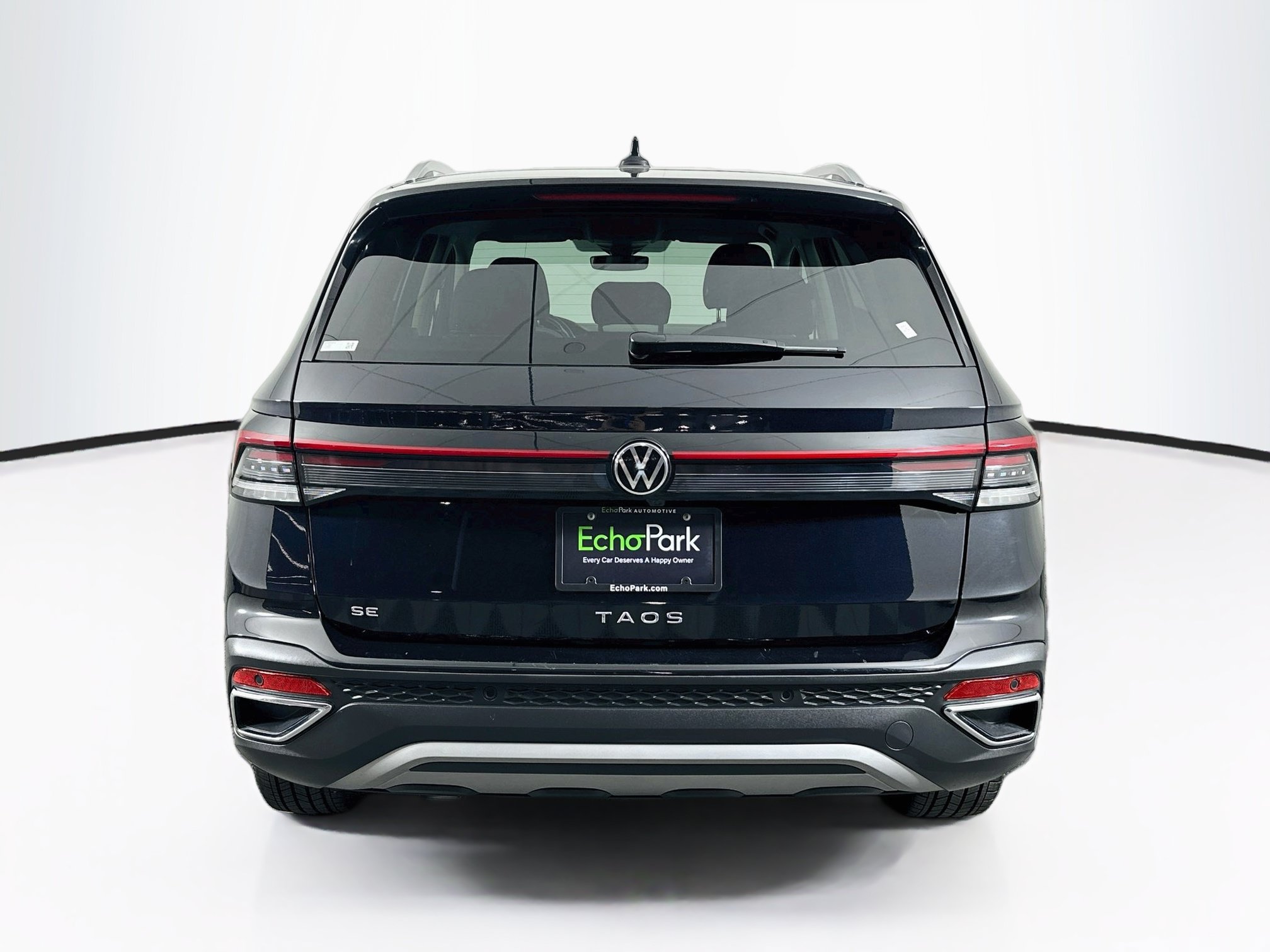 Used 2025 Volkswagen Taos SE FWD image 7