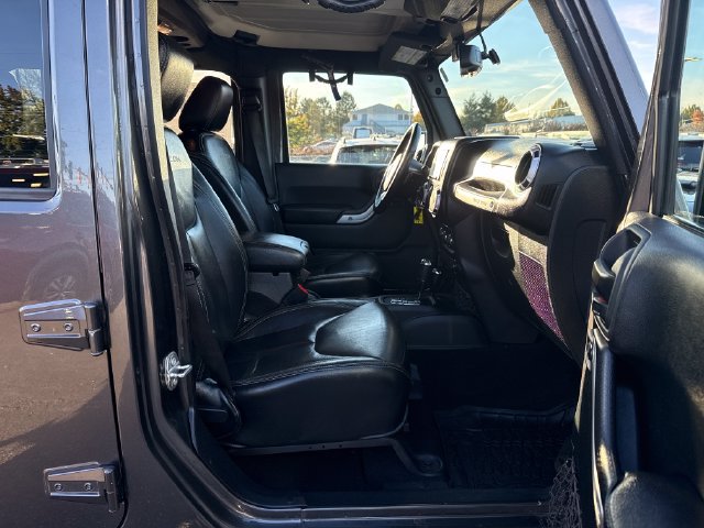 Used 2017 Jeep Wrangler Unlimited Rubicon AWD/4WD image 9