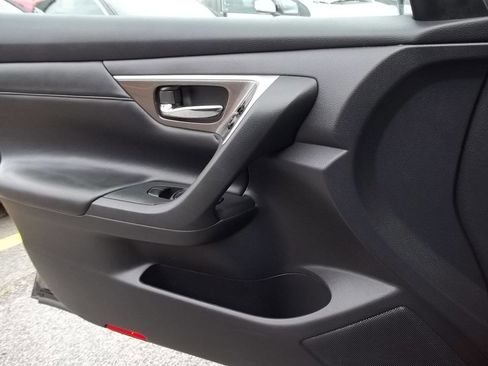 Used 2013 Nissan Altima 2.5 SL w/ Technology Pkg image 13