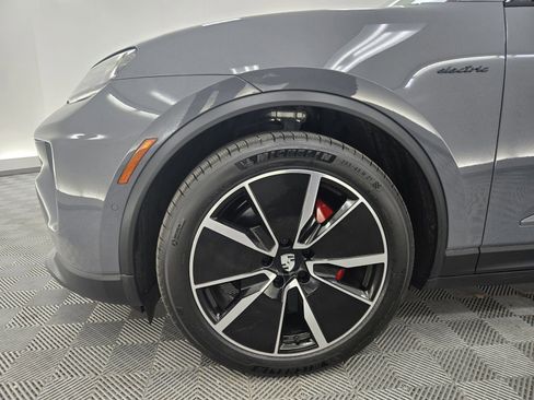 New 2025 Porsche Macan 4S Electric image 13