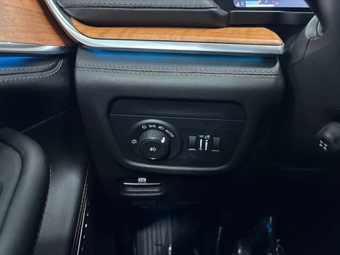 Used 2025 Jeep Grand Cherokee L Summit AWD/4WD image 44