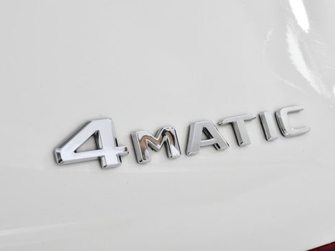 Used 2018 Mercedes-Benz GLC 300 4MATIC image 23