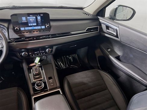 Used 2024 Mitsubishi Outlander SE image 21