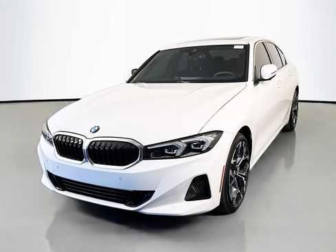 Used 2025 BMW 330i Sedan w/ M Sport Package image 4