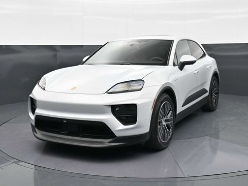 New 2026 Porsche Macan 4 Electric image 35