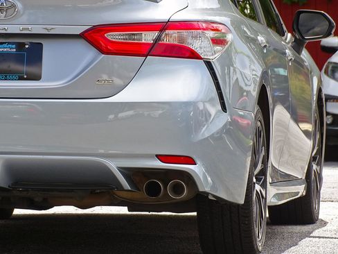 Used 2020 Toyota Camry SE FWD image 15