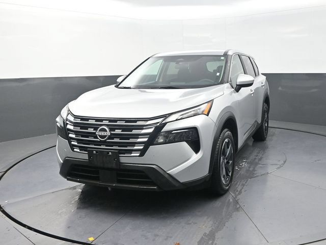 Used 2024 Nissan Rogue SV AWD/4WD image 2