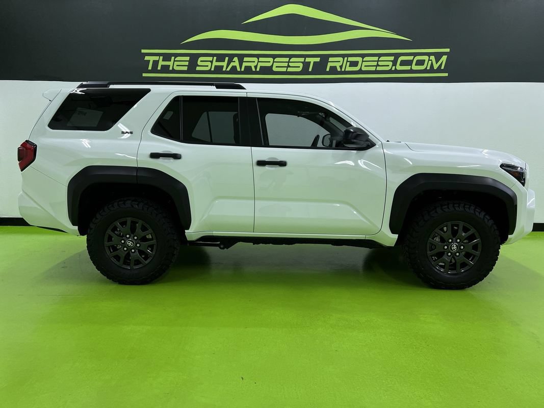Used 2025 Toyota 4Runner SR5 AWD/4WD image 11