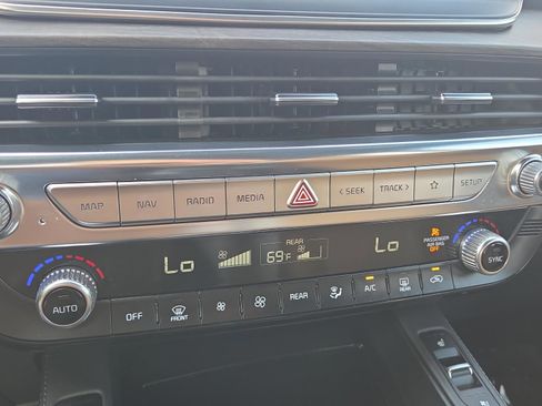 Used 2022 Kia Telluride SX w/ Towing Package FWD image 29