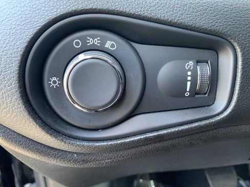 Certified 2023 Jeep Renegade Latitude AWD/4WD image 29