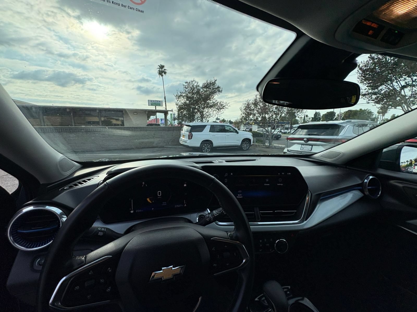 Used 2025 Chevrolet Trax LT w/ LT Convenience Package FWD image 33