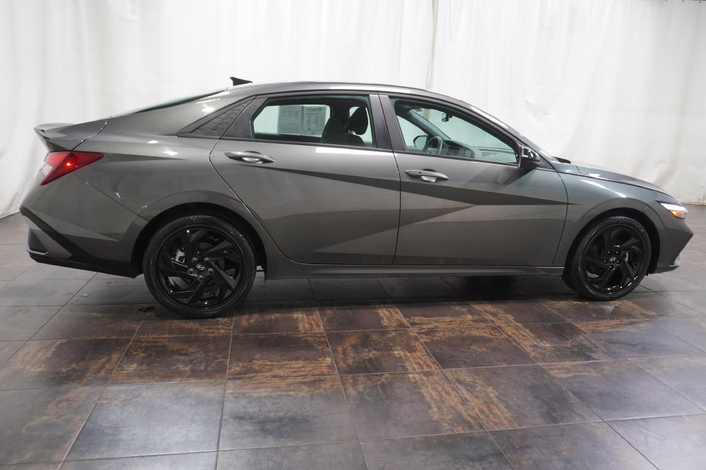 Certified 2026 Hyundai Elantra Sport FWD image 4