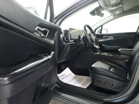 Used 2025 Kia Sportage EX FWD image 9
