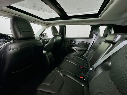 Used 2020 Jeep Cherokee Limited image 24