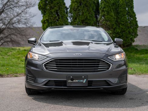 Used 2020 Ford Fusion SE image 2