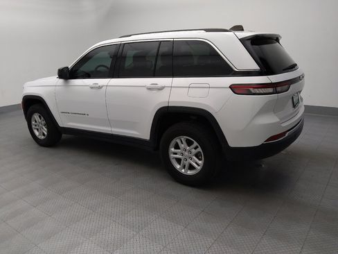 Used 2023 Jeep Grand Cherokee Laredo RWD image 3