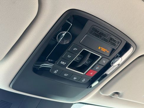 Used 2025 Kia Carnival SX w/ SX Dark Edition Package image 32