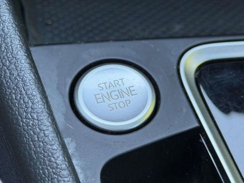 Certified 2021 Volkswagen Jetta SE FWD image 32