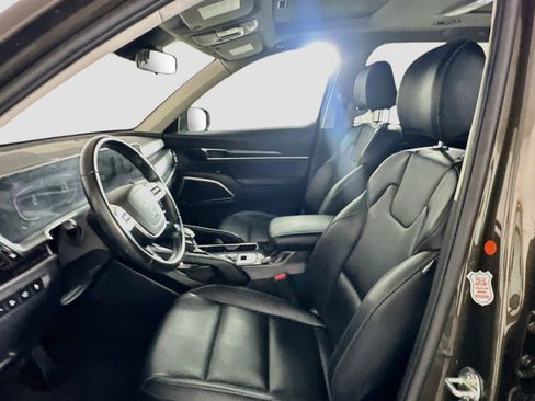 Used 2025 Kia Telluride S FWD image 13