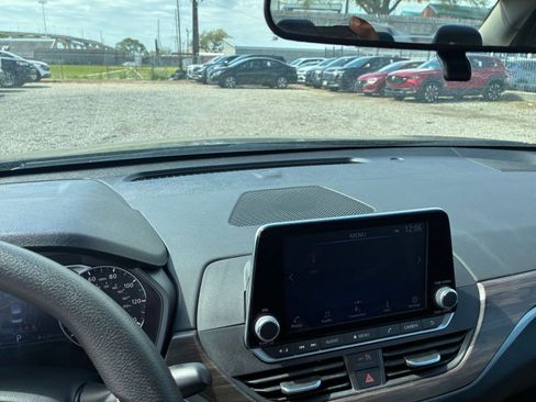 Used 2025 Nissan Altima 2.5 SV image 31