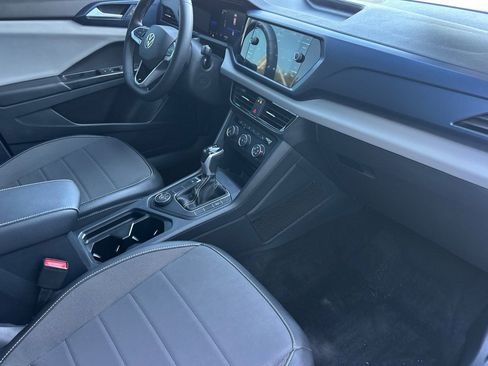 Used 2022 Volkswagen Taos SE image 16