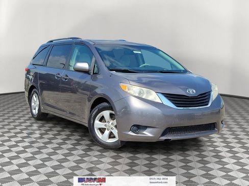 Used 2011 Toyota Sienna LE w/ Towing Pkg FWD image 1