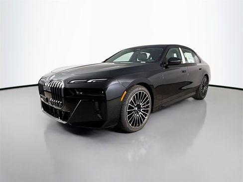 New 2026 BMW 740i w/ Premium Package image 3