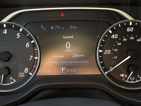 Used 2024 Nissan Titan SV w/ SV Convenience Package image 15