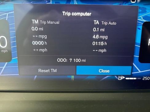 Certified 2025 Volvo XC40 B5 Plus AWD/4WD image 22