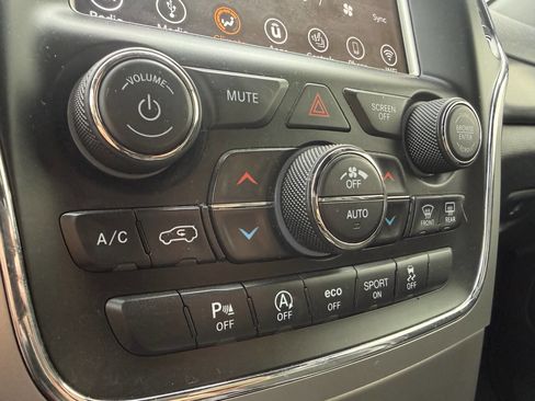Used 2018 Jeep Grand Cherokee Altitude AWD/4WD image 10