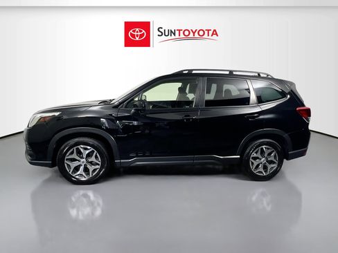 Used 2023 Subaru Forester Premium image 7