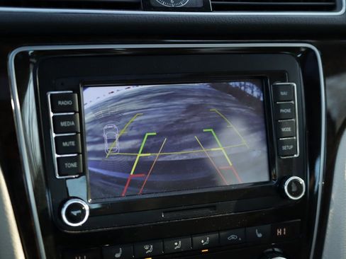 Used 2014 Volkswagen Passat TDI SEL Premium image 14