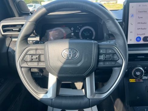 Used 2025 Toyota Tacoma Limited AWD/4WD image 20