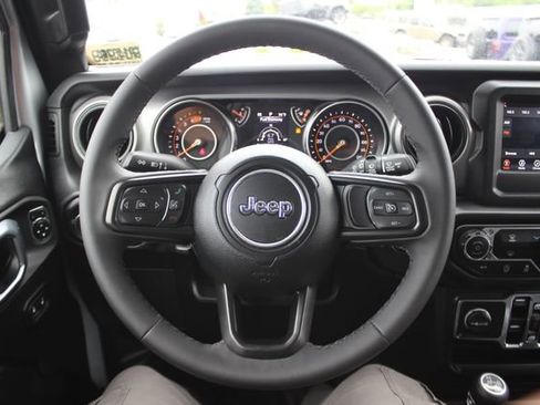 Used 2023 Jeep Wrangler Unlimited Sport AWD/4WD image 10