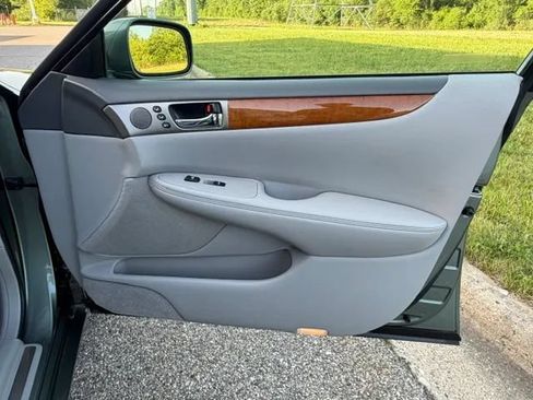 Used 2005 Lexus ES 330 w/ Preferred Accessory Pkg FWD image 21