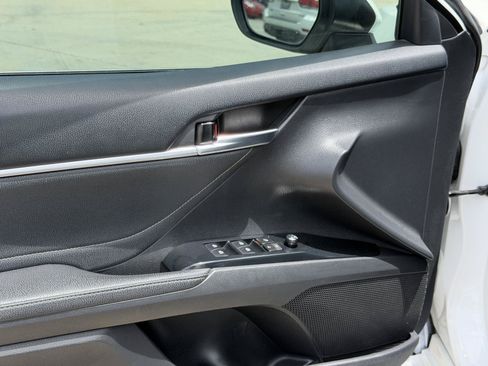 Used 2018 Toyota Camry XSE FWD image 9