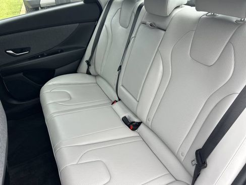 Used 2025 Hyundai Elantra Limited FWD image 30