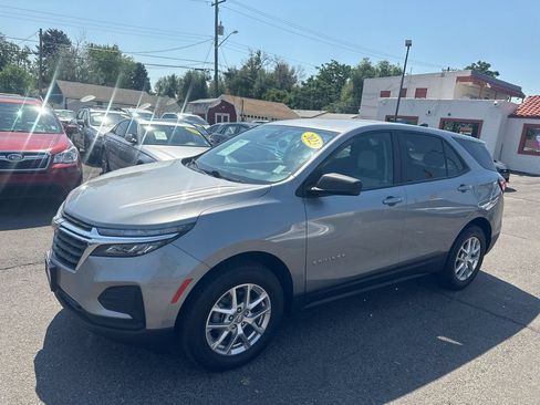 Used 2023 Chevrolet Equinox LS w/ LS Convenience Package AWD/4WD image 11